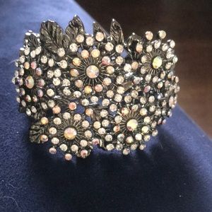 Beautiful rhinestone cuff 🌸💜